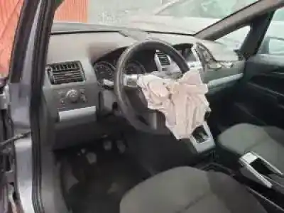 Veicolo di demolizione opel zafira b d-z19dt dell'anno 2005 alimentato 