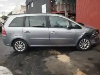 Veicolo di demolizione opel zafira b d-z19dt dell'anno 2005 alimentato 
