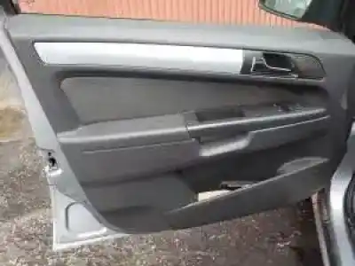 Veicolo di demolizione opel zafira b d-z19dt dell'anno 2005 alimentato 