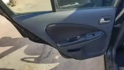 Veículo de Sucata nissan almera (n16/e) yd22ddt do ano 2002 alimentado 