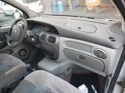 Scrapping Vehicle renault scenic (ja..) k4m700 of the year 2002 powered 