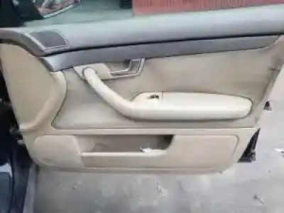 Veicolo di demolizione audi a4 berlina (8e) awx dell'anno 2001 alimentato 