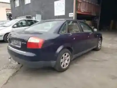 Veicolo di demolizione audi a4 berlina (8e) awx dell'anno 2001 alimentato 