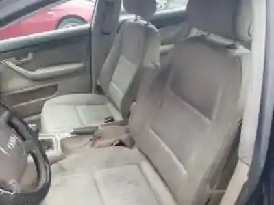 Veicolo di demolizione audi a4 berlina (8e) awx dell'anno 2001 alimentato 