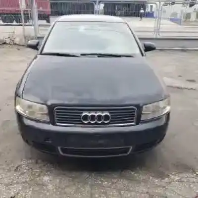 Veicolo di demolizione audi a4 berlina (8e) awx dell'anno 2001 alimentato 