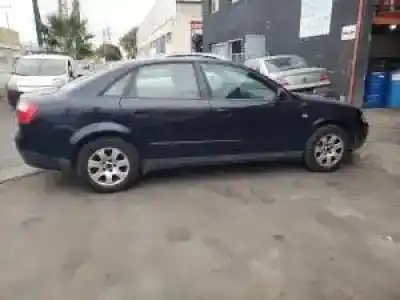 Veicolo di demolizione audi a4 berlina (8e) awx dell'anno 2001 alimentato 
