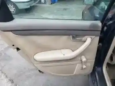 Veicolo di demolizione audi a4 berlina (8e) awx dell'anno 2001 alimentato 