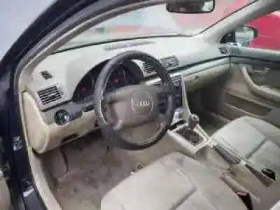 Veicolo di demolizione audi a4 berlina (8e) awx dell'anno 2001 alimentato 