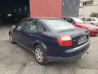 Veicolo di demolizione audi a4 berlina (8e) awx dell'anno 2001 alimentato 