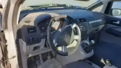 Veicolo di demolizione ford focus c-max (cap) aoda.aodb.syda.g6da.hwda dell'anno 2003 alimentato 