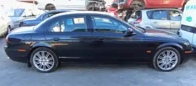 Veículo de Sucata jaguar s-type 7b.7g do ano 2004 alimentado 