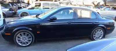 Veículo de Sucata jaguar s-type 7b.7g do ano 2004 alimentado 