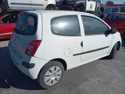 Veicolo di demolizione renault twingo d7f800 dell'anno 2008 alimentato 