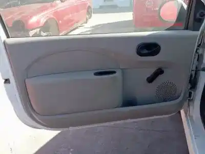 Veicolo di demolizione renault twingo d7f800 dell'anno 2008 alimentato 