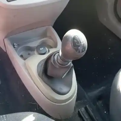 Veicolo di demolizione renault twingo d7f800 dell'anno 2008 alimentato 