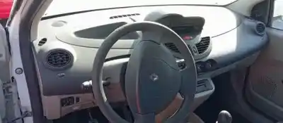 Veicolo di demolizione renault twingo d7f800 dell'anno 2008 alimentato 