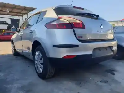 Veículo de Sucata renault megane iii berlina 5 p h5f400 do ano 2014 alimentado 