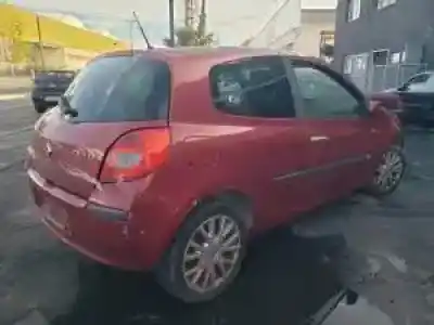 Veicolo di demolizione renault clio iii k9k764 dell'anno 2005 alimentato 