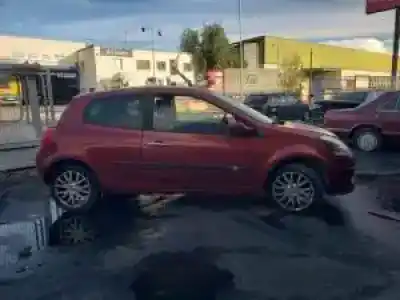 Veicolo di demolizione renault clio iii k9k764 dell'anno 2005 alimentato 