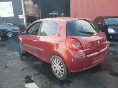 Veicolo di demolizione renault clio iii k9k764 dell'anno 2005 alimentato 