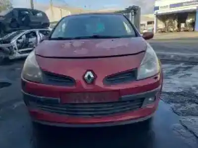 Veicolo di demolizione renault clio iii k9k764 dell'anno 2005 alimentato 
