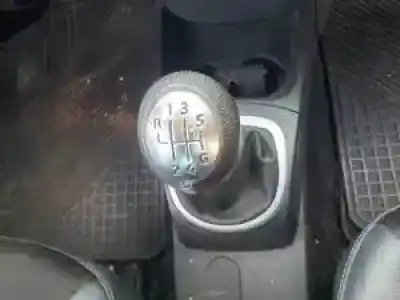 Veicolo di demolizione renault clio iii k9k764 dell'anno 2005 alimentato 