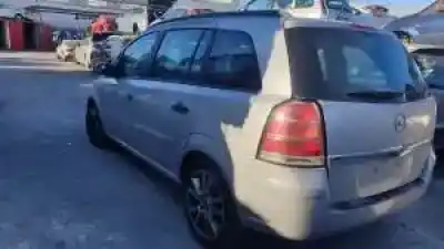 Veicolo di demolizione opel zafira b z19dtl dell'anno 2005 alimentato 