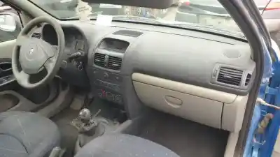 Здавання транспортного засобу renault clio ii fase ii (b/cb0) d4f706 року 2001 потужний 