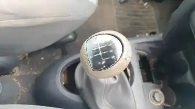 Здавання транспортного засобу renault clio ii fase ii (b/cb0) k9k700 року 2001 потужний 