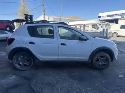 Veículo de Sucata dacia sandero h4b408 do ano 2012 alimentado 