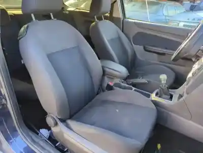 Veicolo di demolizione ford focus berlina (cap) g6da.g6db.g6dd dell'anno 2004 alimentato 