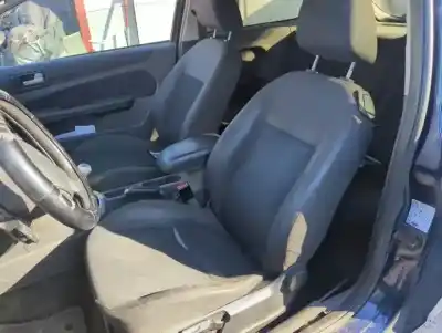 Veicolo di demolizione ford focus berlina (cap) g6da.g6db.g6dd dell'anno 2004 alimentato 