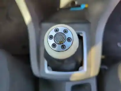 Veicolo di demolizione ford focus berlina (cap) g6da.g6db.g6dd dell'anno 2004 alimentato 