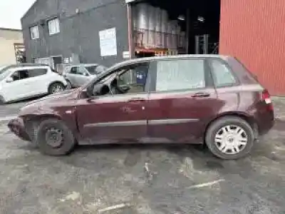 Veicolo di demolizione fiat stilo (192) 192a4000 dell'anno 2001 alimentato 