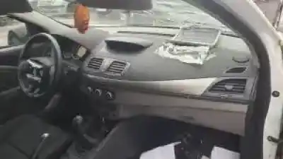 Veículo de Sucata renault megane iii berlina 5 p k4m848 do ano 2010 alimentado 