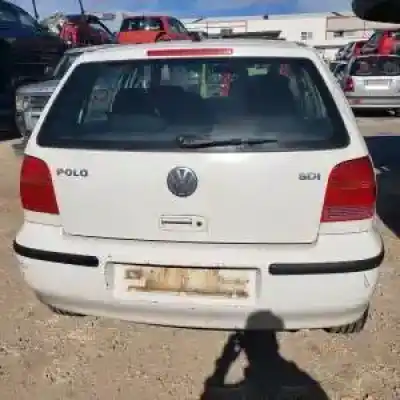 Veicolo di demolizione volkswagen polo berlina (6n2) d-aef dell'anno 1999 alimentato 