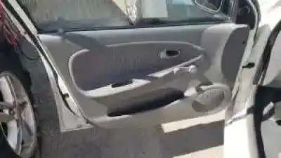 Véhicule à la ferraille kia rio (dc) a3e de l'année 2000 alimenté 