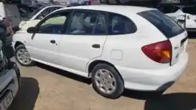 Véhicule à la ferraille kia rio (dc) a3e de l'année 2000 alimenté 