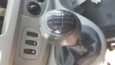 Veículo de Sucata renault trafic combi (ab 4.01) g9u630 do ano 2006 alimentado 