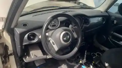 Scrapping Vehicle mini mini (r50,r53) g-w10b16a of the year 2001 powered 