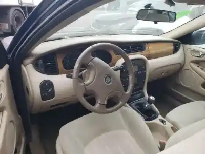 Здавання транспортного засобу jaguar x-type i (x400) 2.5 v6 a las 4 ruedas року 2001 потужний 