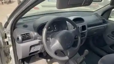 Здавання транспортного засобу renault clio ii fase i (b/cbo) e7j634 року 1998 потужний 