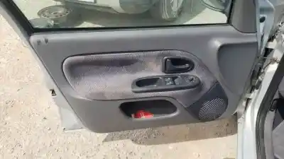 Здавання транспортного засобу renault clio ii fase i (b/cbo) e7j634 року 1998 потужний 