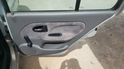 Здавання транспортного засобу renault clio ii fase i (b/cbo) e7j634 року 1998 потужний 