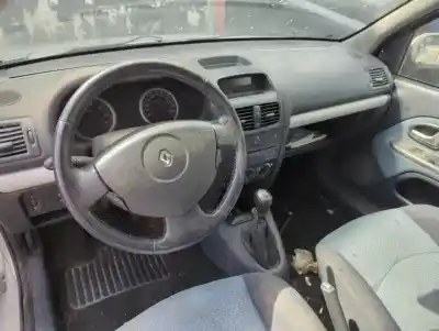 Здавання транспортного засобу renault clio ii fase ii (b/cb0) d4f722 року 2001 потужний 