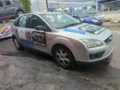Veicolo di demolizione ford focus berlina (cap) d/kkda dell'anno 2005 alimentato 