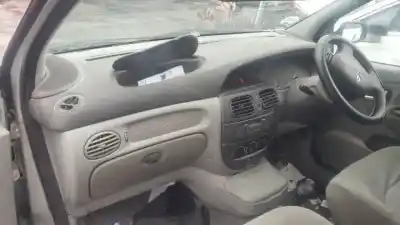 Здавання транспортного засобу renault                                            scenic (ja..)                                                                                                                                                                                                                                              k4m701 року 1999 потужний 