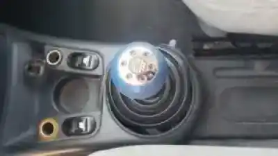 Veículo de Sucata citroen c3 8hy do ano 2002 alimentado 