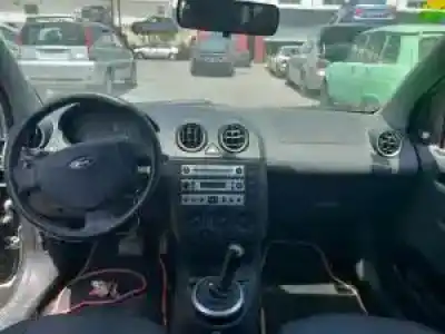 Veículo de Sucata ford fiesta (cbk) f6ja.f6jb do ano 2002 alimentado 