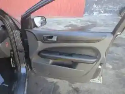 Veicolo di demolizione ford focus berlina (cap) d/g8da dell'anno 2004 alimentato 